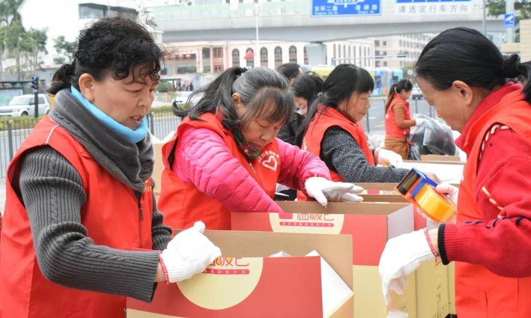 2019 爱你依旧 | 百名志愿者为紫东凤空巢老人打包2200份温暖