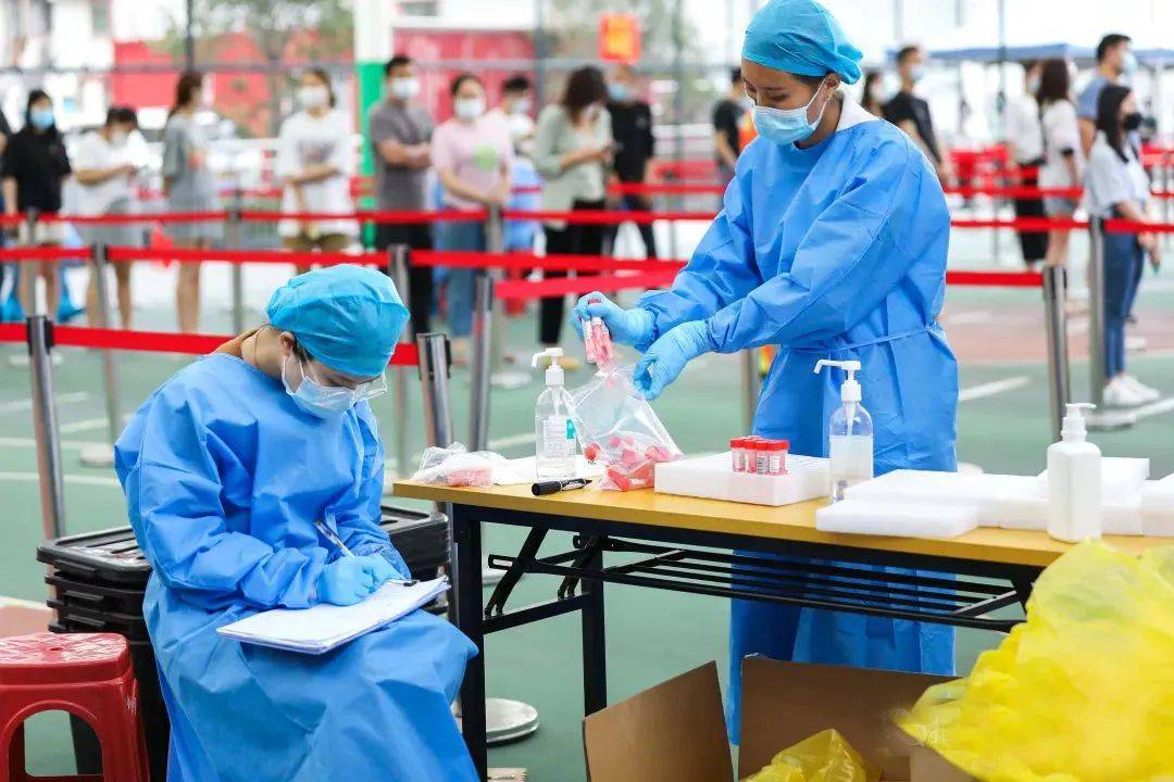 恒爱基金 | 防疫情，有温情！爱心会员向一线防疫人员捐赠爱心物资