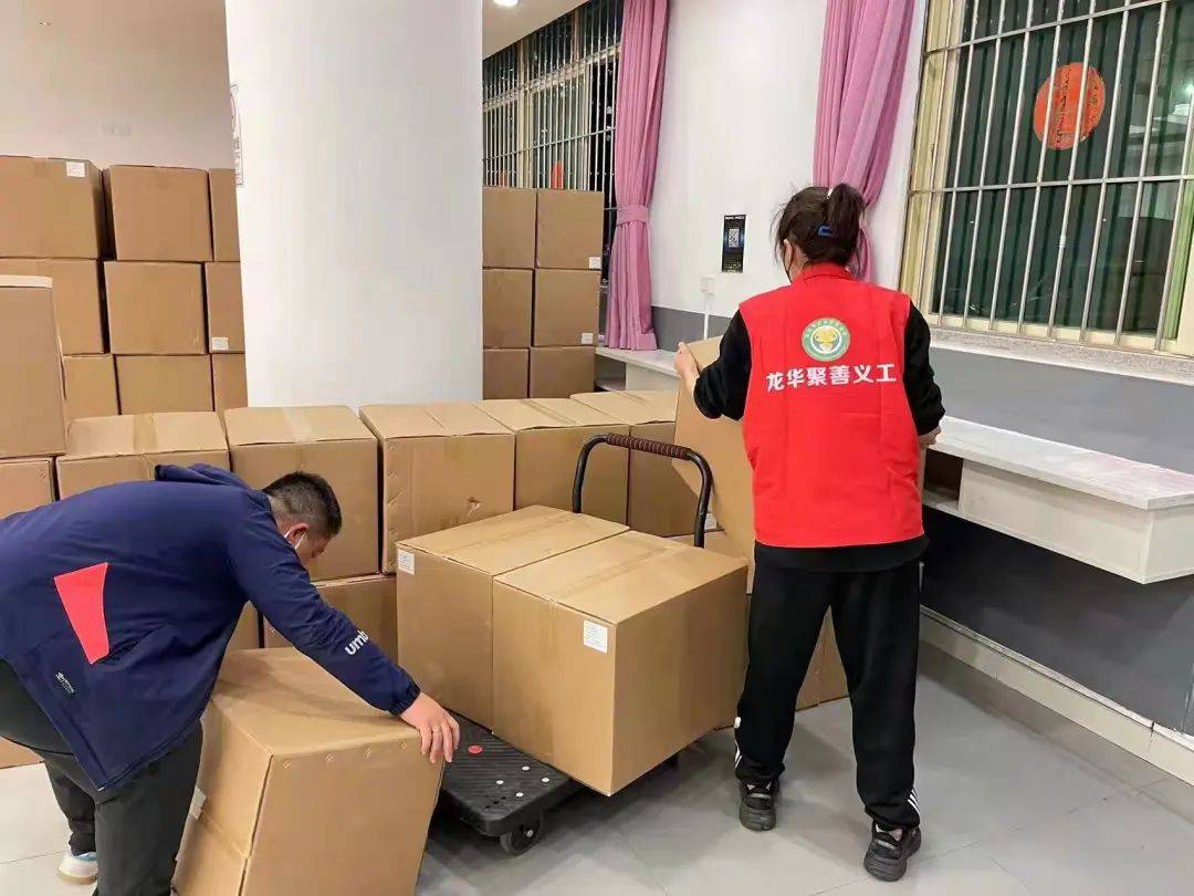 汇聚龙华慈善力量 筑牢抗疫“最暖防线”