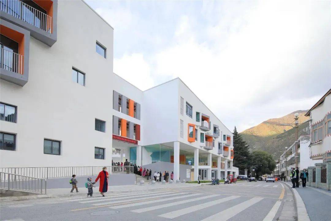 致敬重生 | 龙华区慈善会援建九寨沟县启航幼儿园