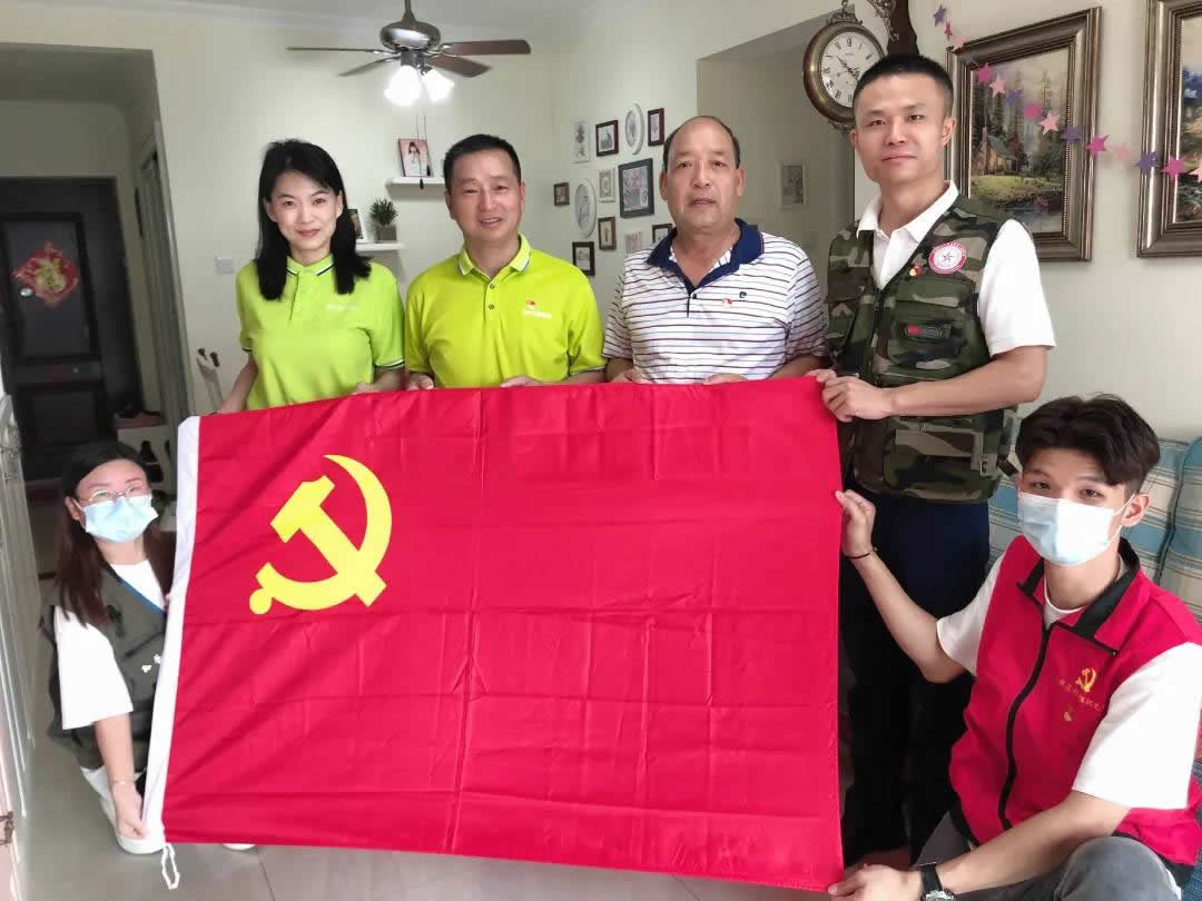 党建引领 | 龙华区慈善会联合退役军人关爱基金开展 “八一”走访慰问